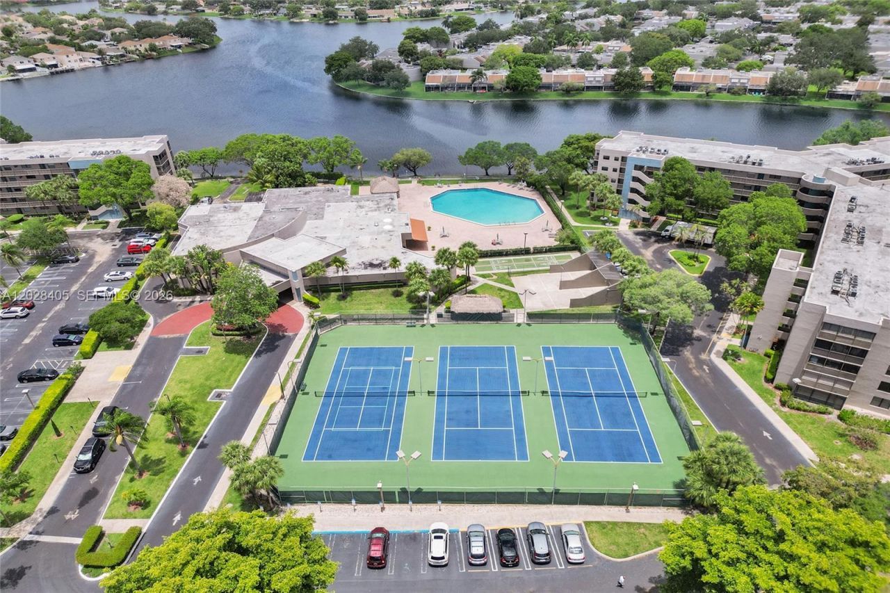 901 Colony Point Cir, Unit 501, Pembroke Pines, FL 33026 Photo