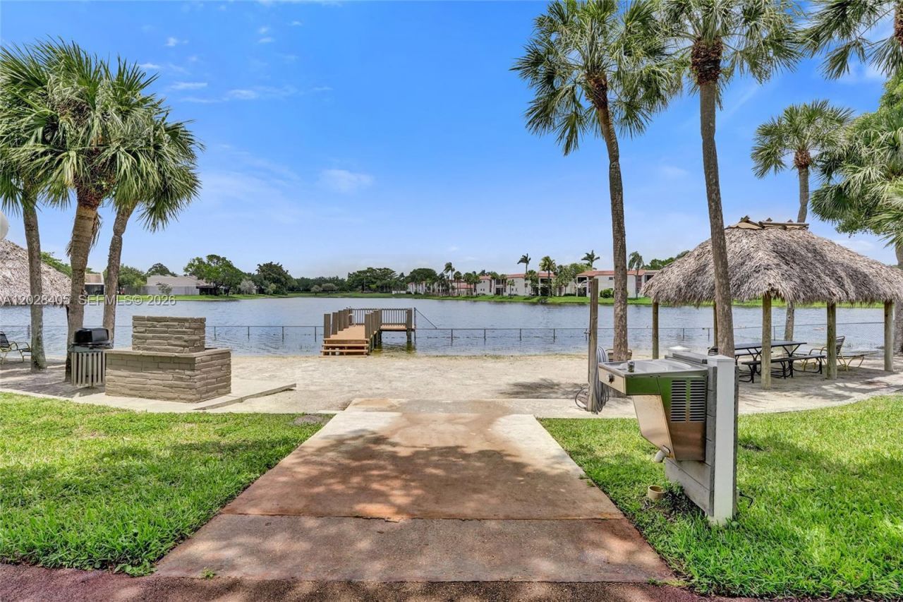 901 Colony Point Cir, Unit 501, Pembroke Pines, FL 33026 Photo