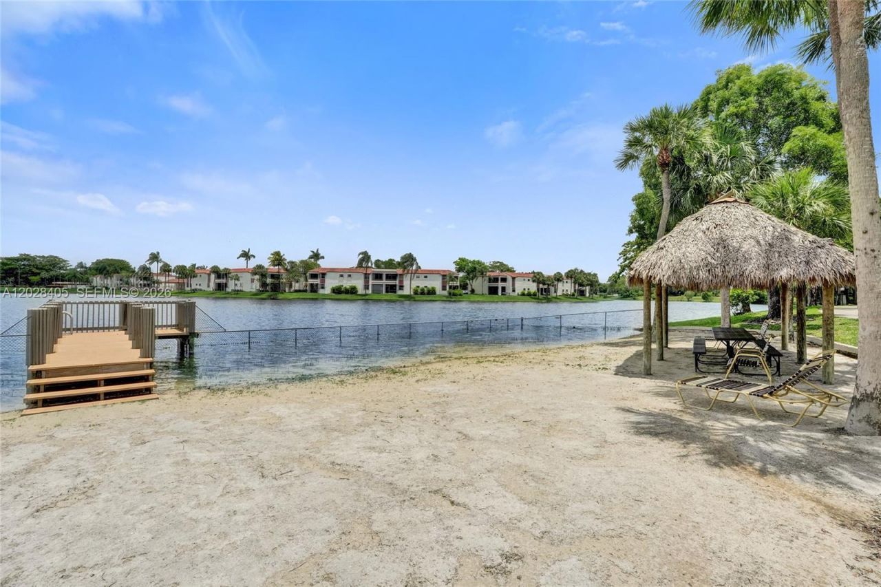 901 Colony Point Cir, Unit 501, Pembroke Pines, FL 33026 Photo