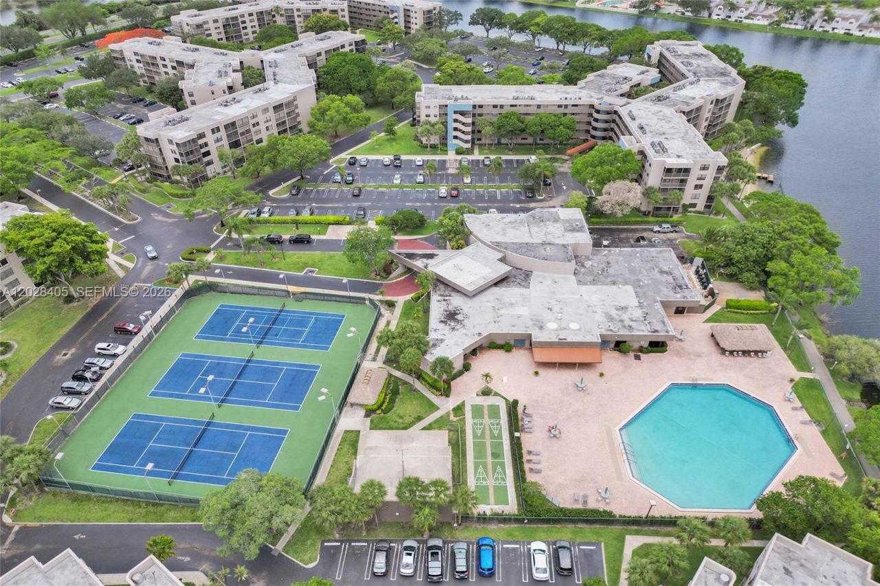 901 Colony Point Cir, Unit 501, Pembroke Pines, FL 33026 Photo