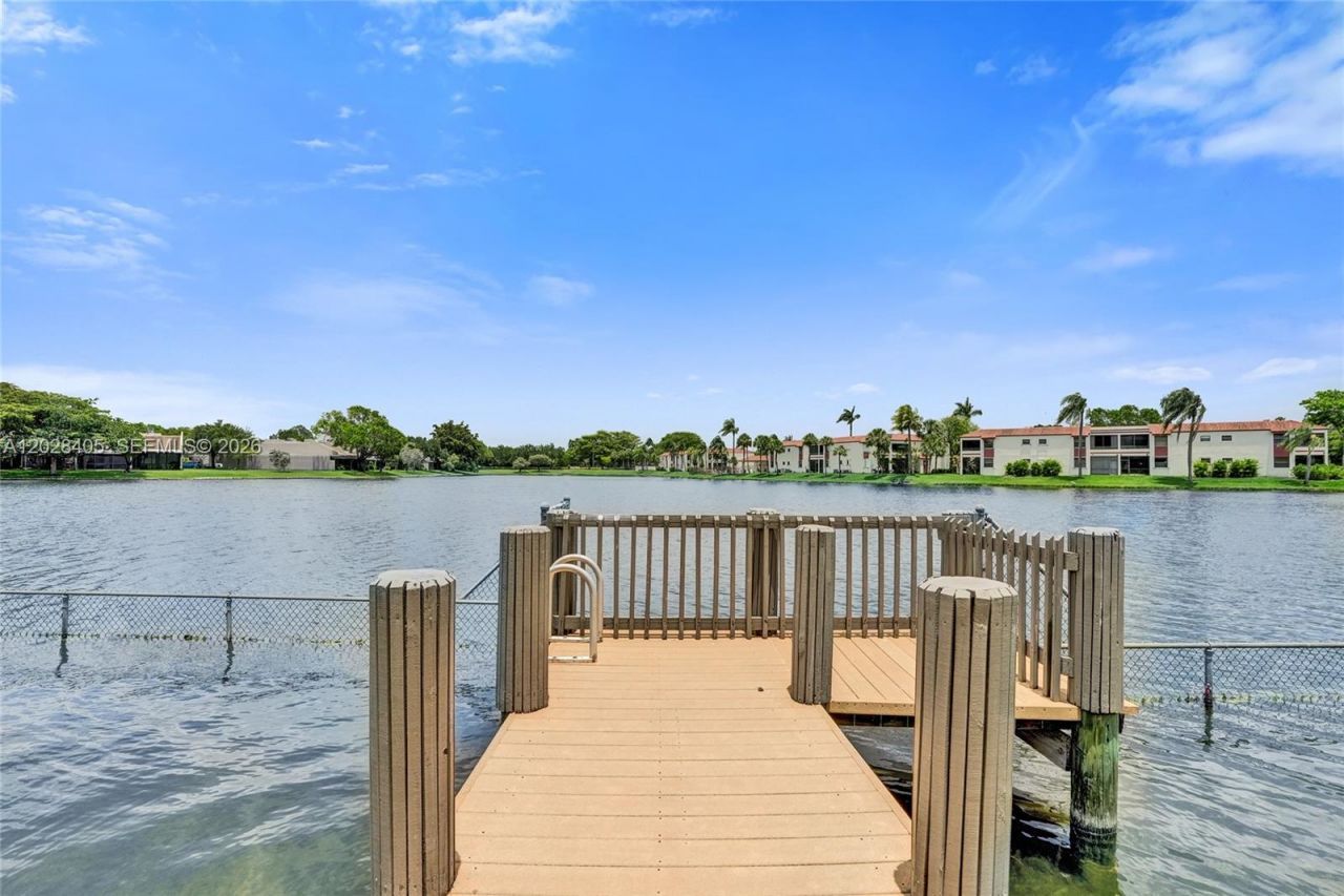 901 Colony Point Cir, Unit 501, Pembroke Pines, FL 33026 Photo