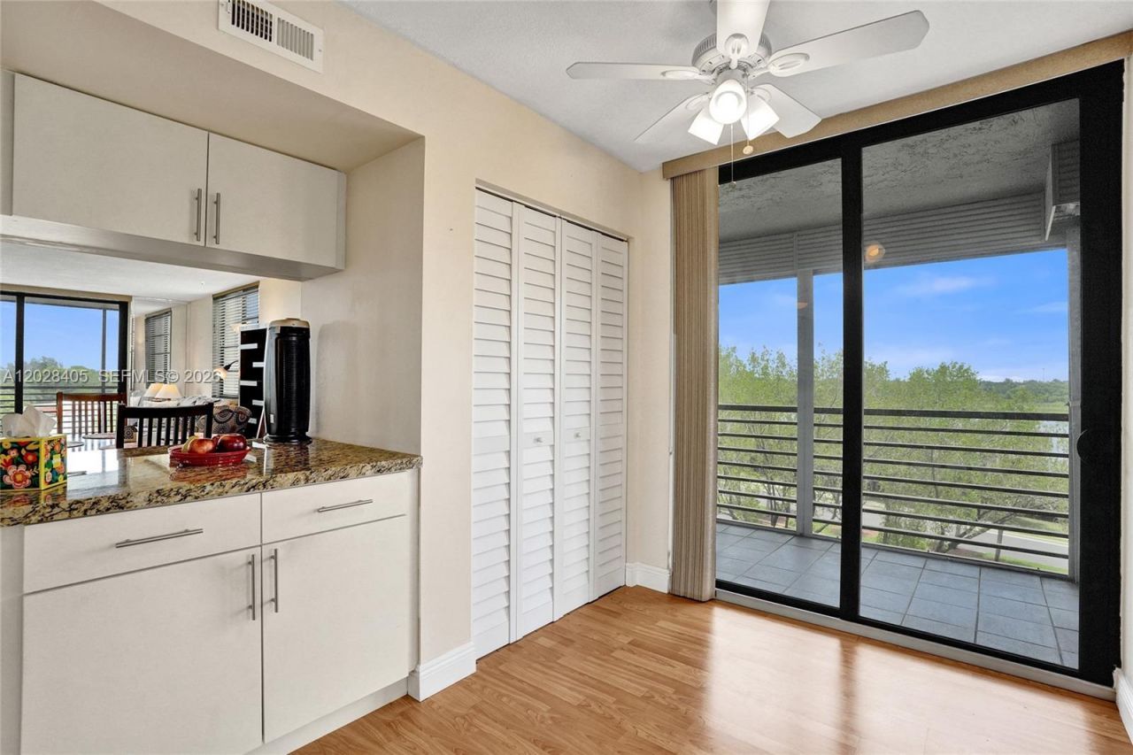 901 Colony Point Cir, Unit 501, Pembroke Pines, FL 33026 Photo