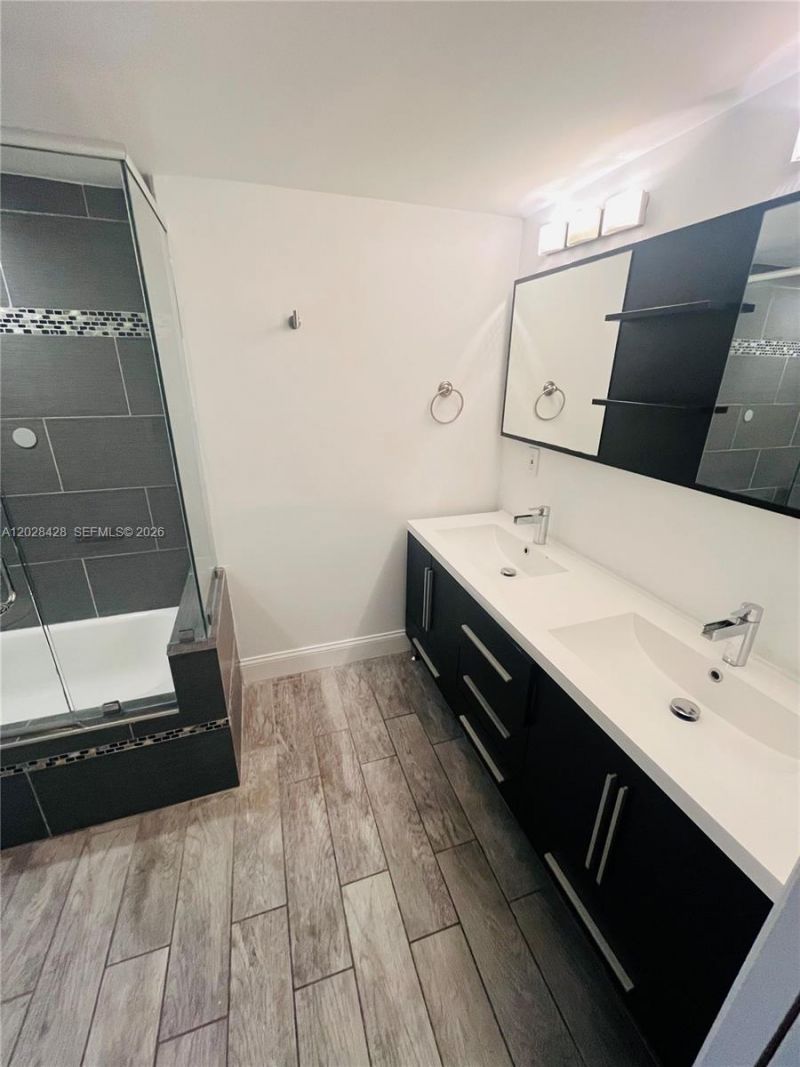 2655 Collins Ave , Unit 602, Miami Beach, FL 33140 Photo