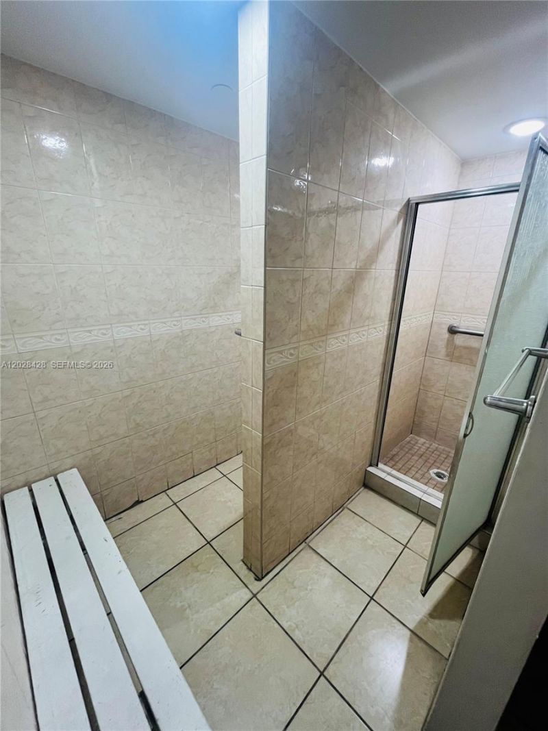 2655 Collins Ave , Unit 602, Miami Beach, FL 33140 Photo