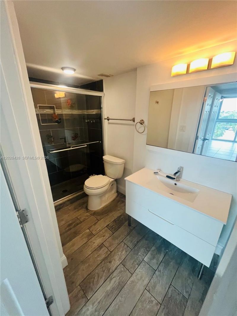2655 Collins Ave , Unit 602, Miami Beach, FL 33140 Photo