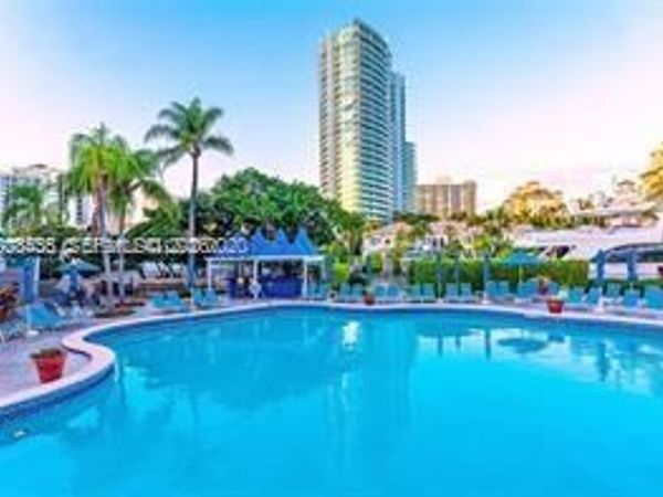 19707 Turnberry Way , Unit 18L, Aventura, FL 33180