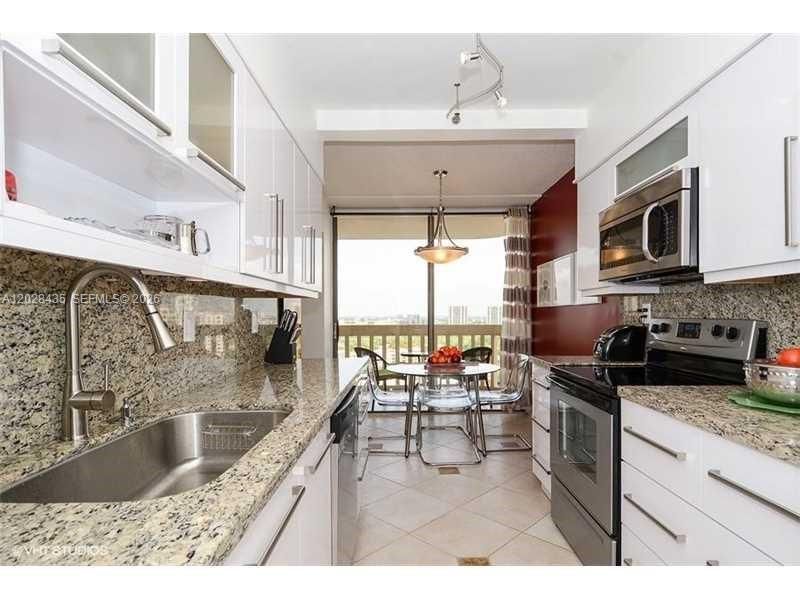 19707 Turnberry Way , Unit 18L, Aventura, FL 33180 Photo