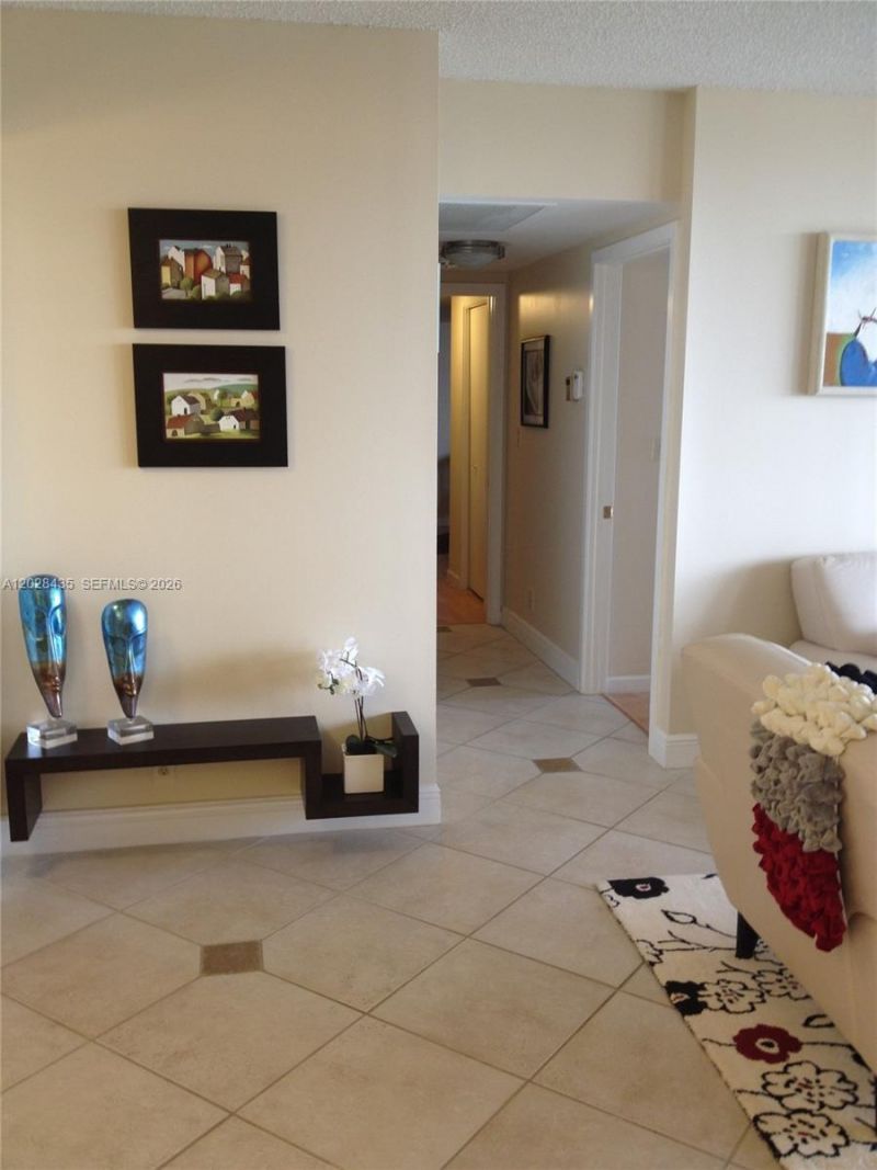 19707 Turnberry Way , Unit 18L, Aventura, FL 33180 Photo