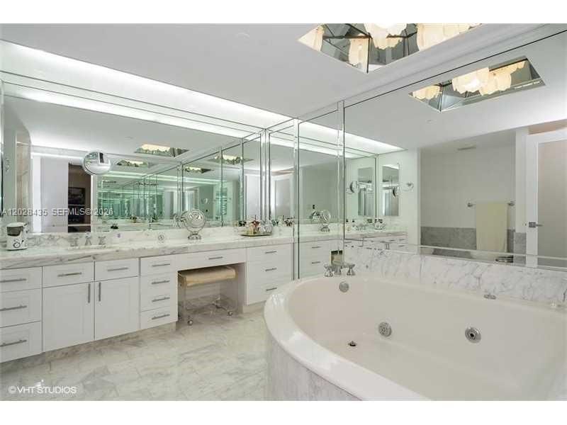 19707 Turnberry Way , Unit 18L, Aventura, FL 33180 Photo