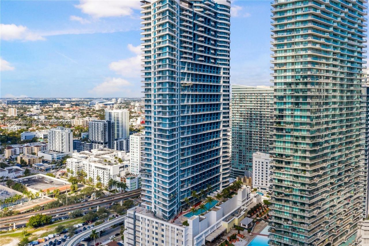 60 SW 13th St , Unit 2212, Miami, FL 33130 Photo