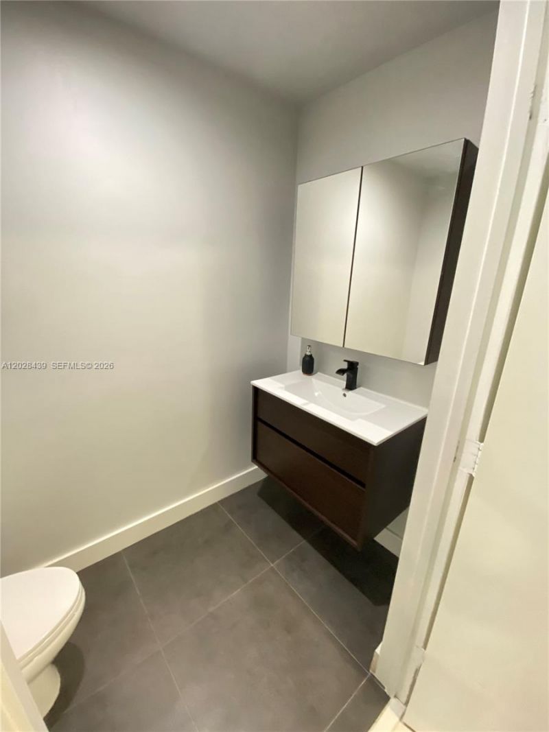 60 SW 13th St , Unit 2212, Miami, FL 33130 Photo