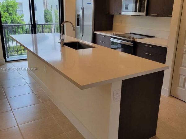7915 NW 104th Ave, Unit 25, Doral, FL 33178