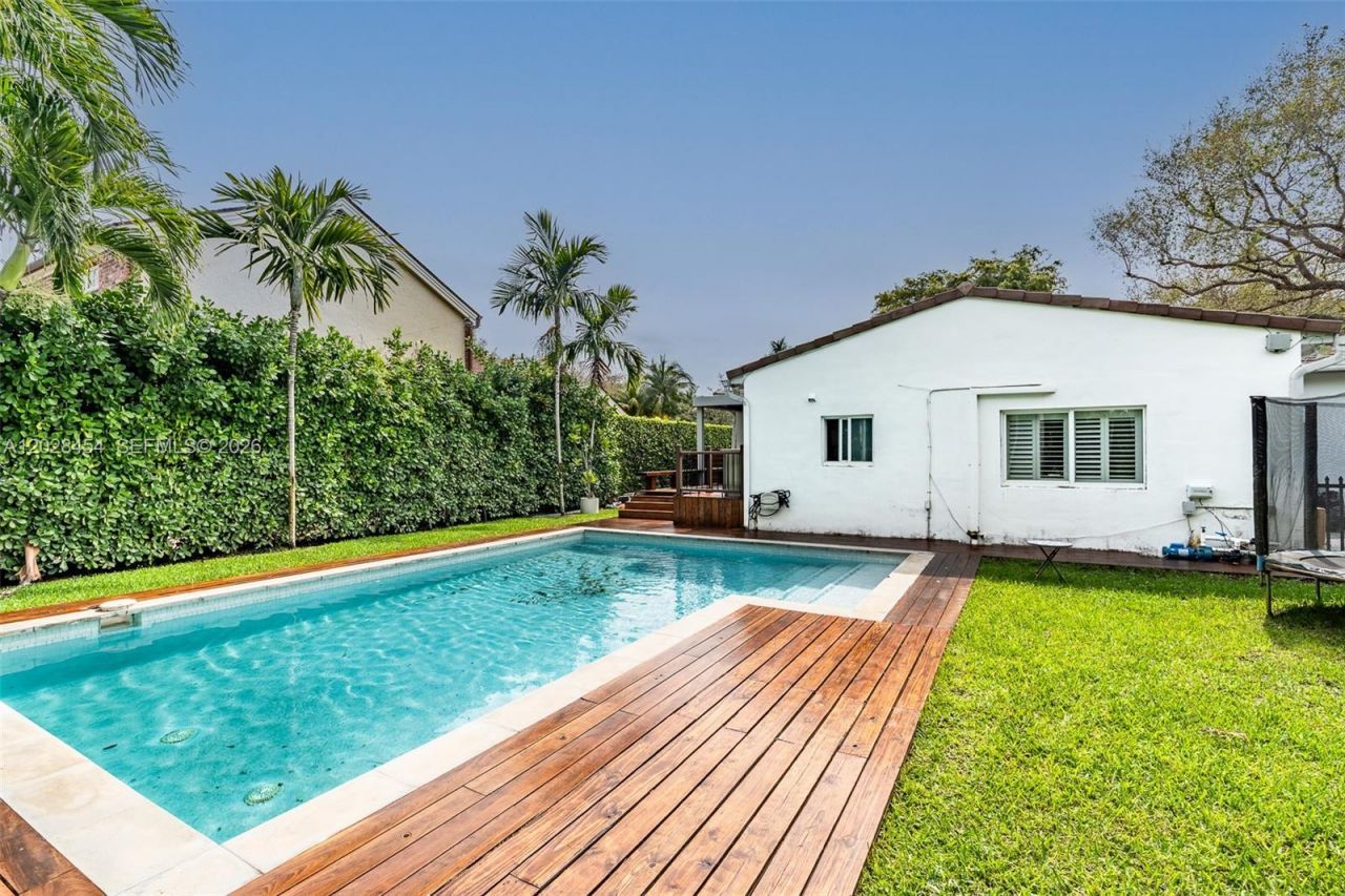 1223 NE 102nd St , Miami Shores, FL 33138 Photo