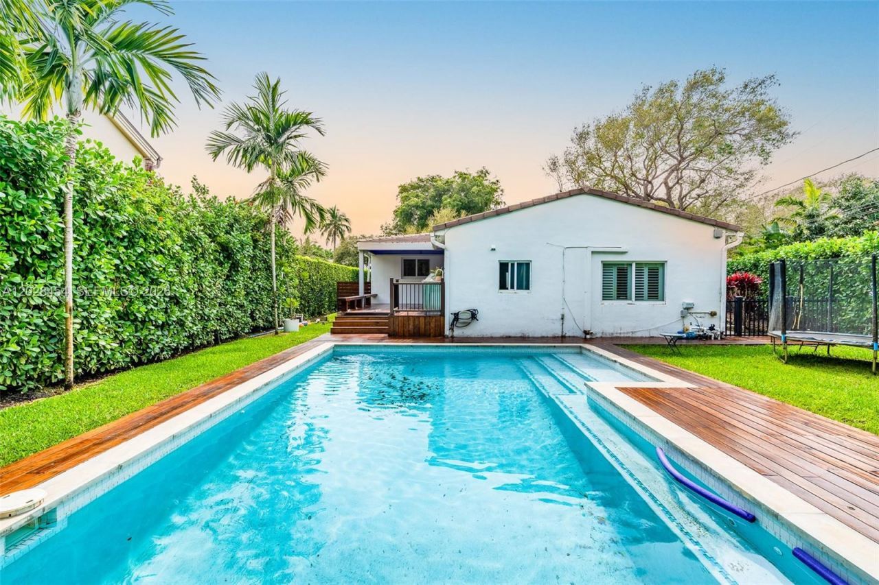1223 NE 102nd St , Miami Shores, FL 33138 Photo