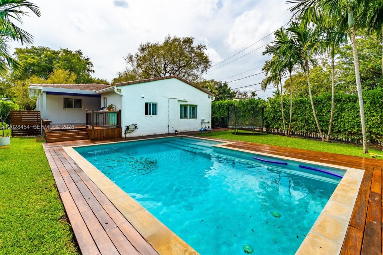 1223 NE 102nd St , Miami Shores, FL 33138 Photo