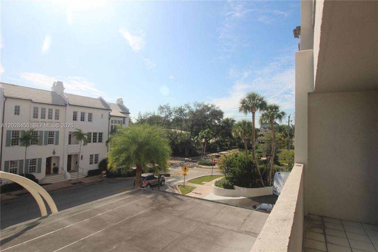 441 Valencia Ave , Unit 202, Coral Gables, FL 33134 Photo