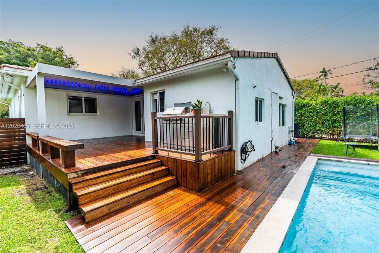 1223 NE 102nd St , Miami Shores, FL 33138 Photo