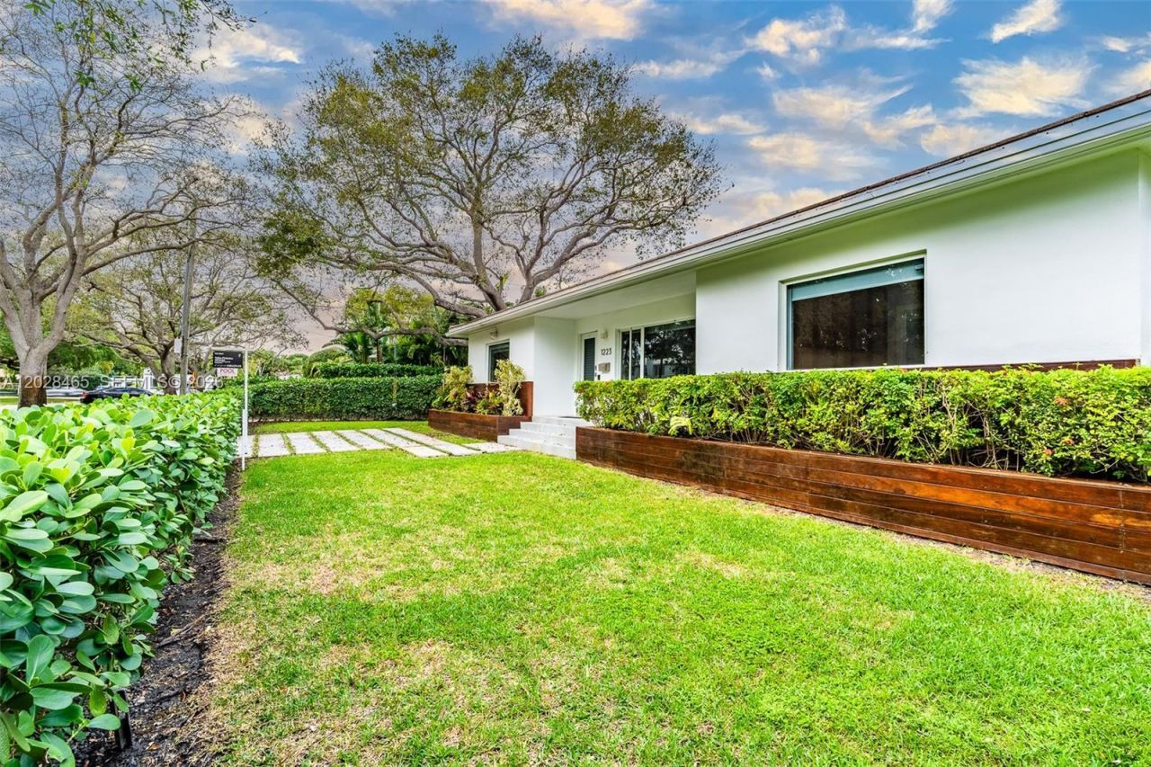 1223 NE 102nd St , Miami Shores, FL 33138 Photo