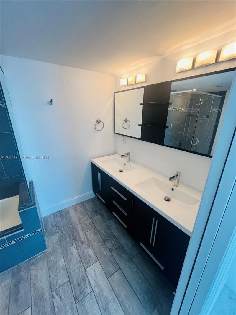 2655 Collins Ave , Unit 602, Miami Beach, FL 33140 Photo