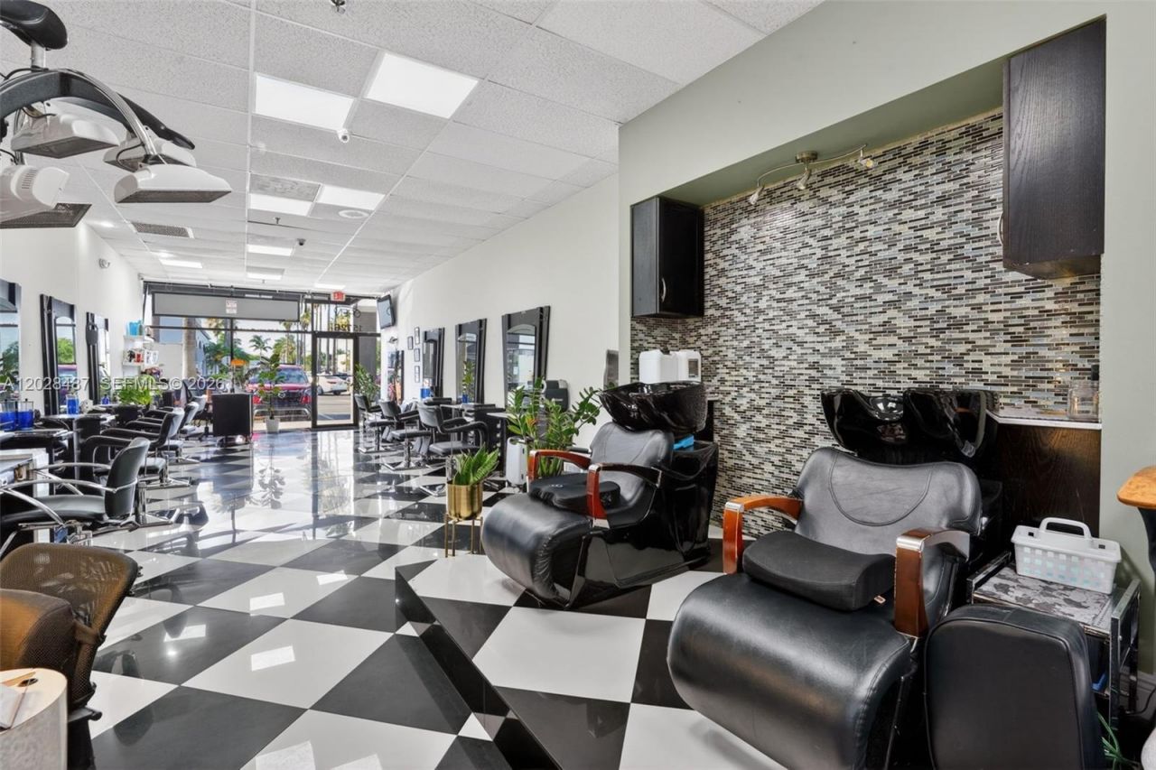 Turnkey Beauty Salon For Sale In Heart Of Kendall , Kendall, FL 33193 Photo