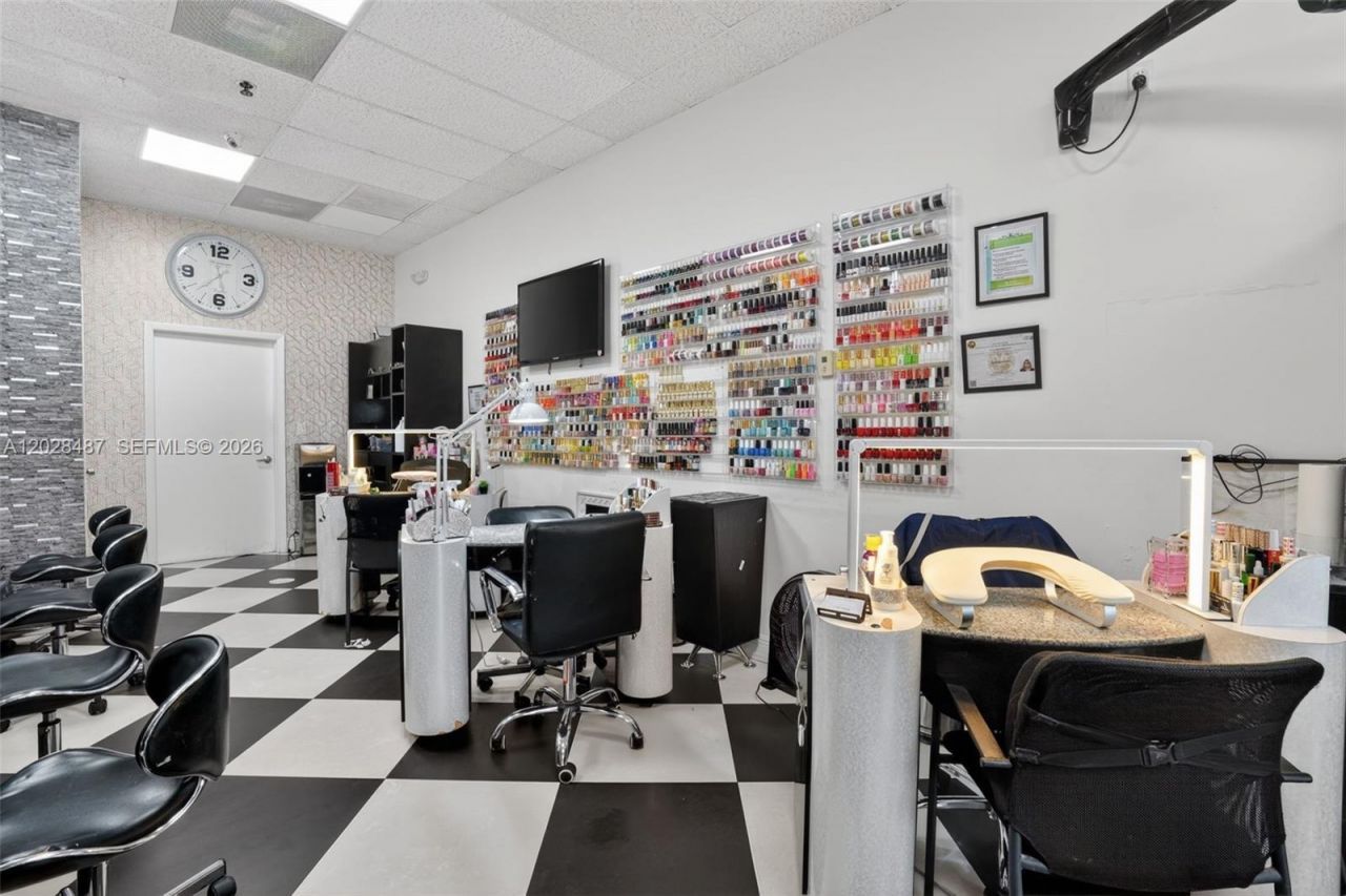 Turnkey Beauty Salon For Sale In Heart Of Kendall , Kendall, FL 33193 Photo