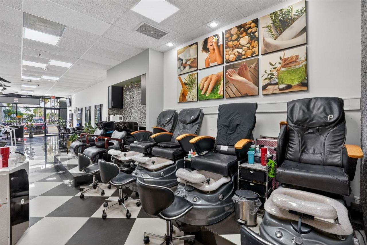 Turnkey Beauty Salon For Sale In Heart Of Kendall , Kendall, FL 33193 Photo