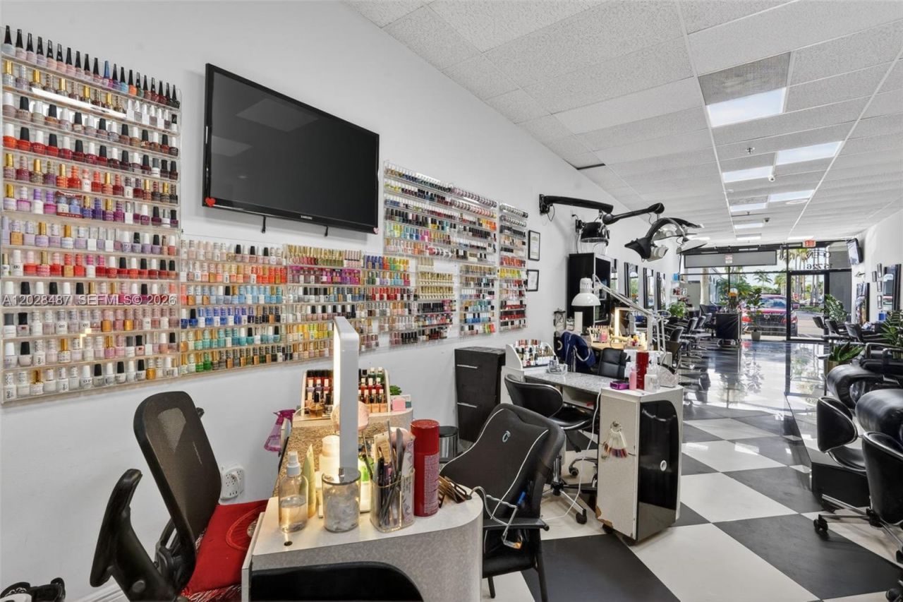 Turnkey Beauty Salon For Sale In Heart Of Kendall , Kendall, FL 33193 Photo