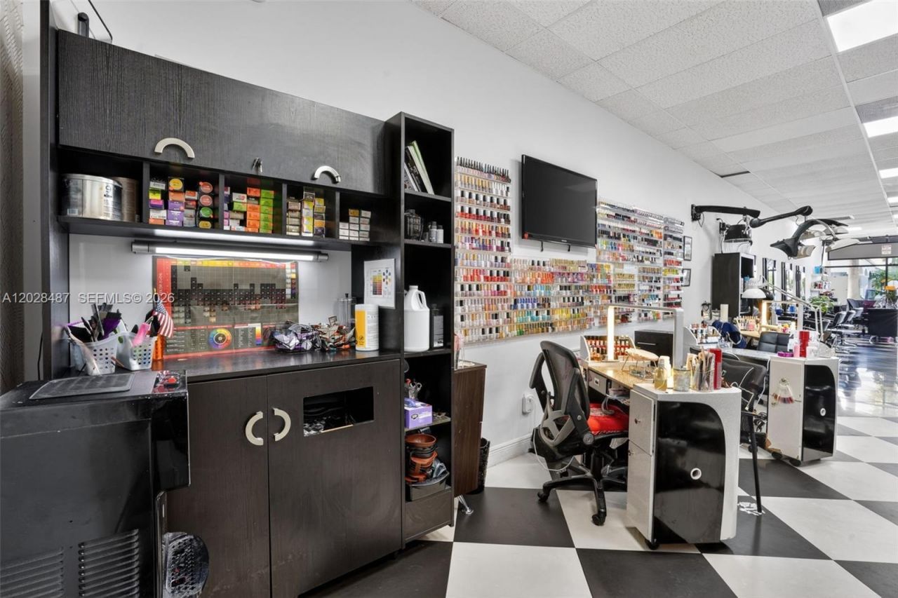 Turnkey Beauty Salon For Sale In Heart Of Kendall , Kendall, FL 33193 Photo
