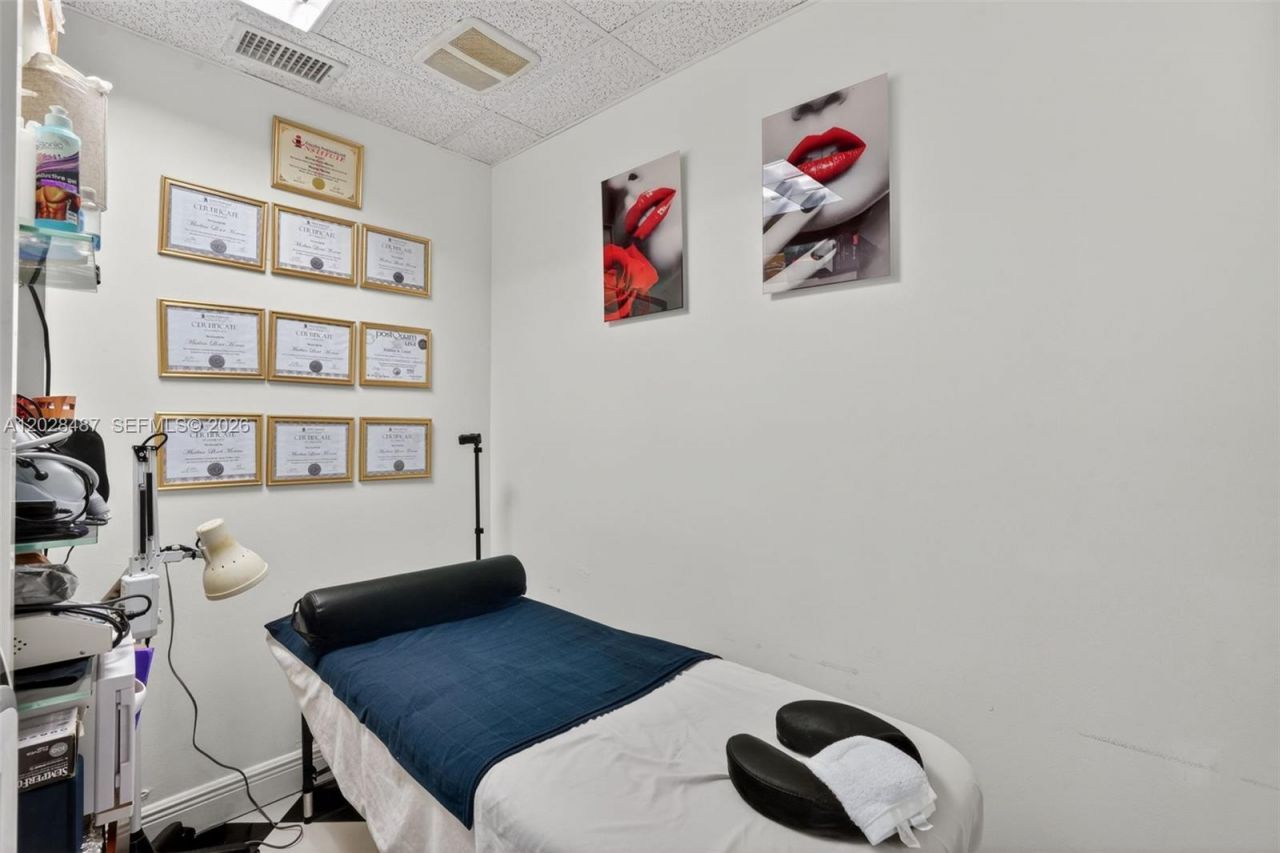 Turnkey Beauty Salon For Sale In Heart Of Kendall , Kendall, FL 33193 Photo