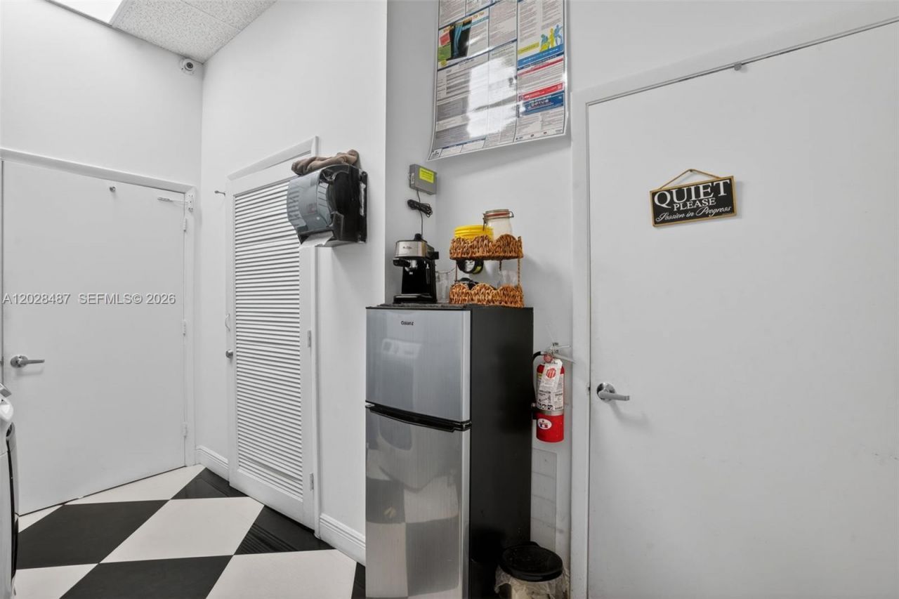Turnkey Beauty Salon For Sale In Heart Of Kendall , Kendall, FL 33193 Photo