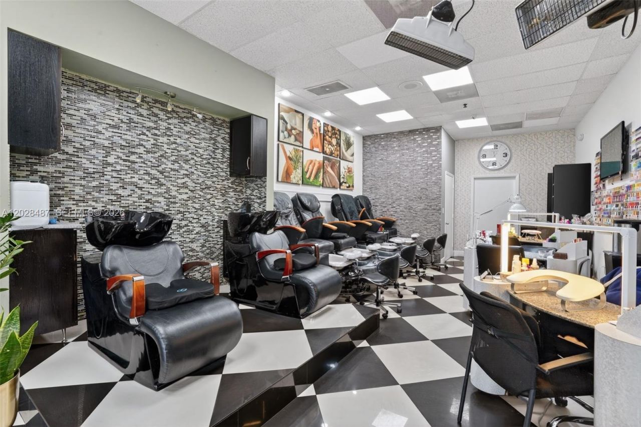 Turnkey Beauty Salon For Sale In Heart Of Kendall , Kendall, FL 33193 Photo