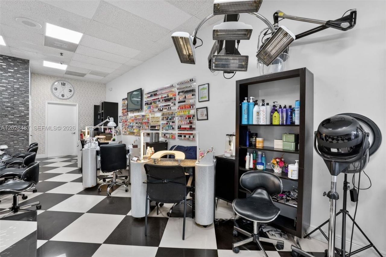 Turnkey Beauty Salon For Sale In Heart Of Kendall , Kendall, FL 33193 Photo
