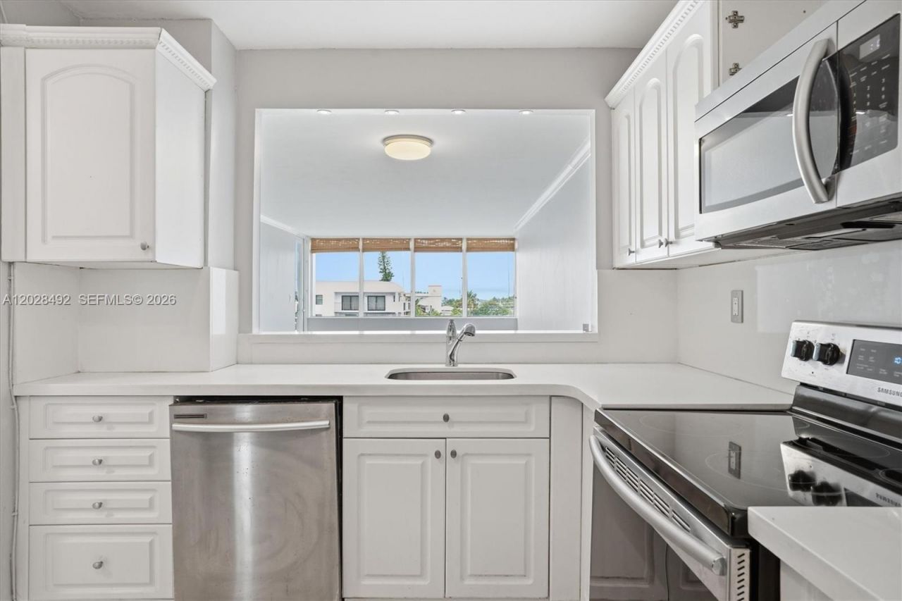 8233 Harding Ave , Unit 504, Miami Beach, FL 33141 Photo