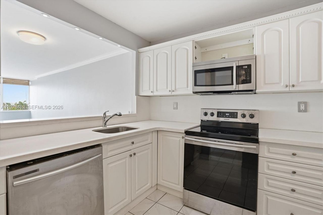 8233 Harding Ave , Unit 504, Miami Beach, FL 33141 Photo