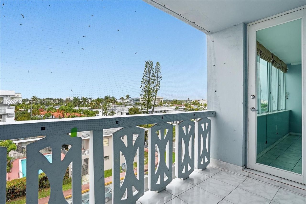 8233 Harding Ave , Unit 504, Miami Beach, FL 33141 Photo