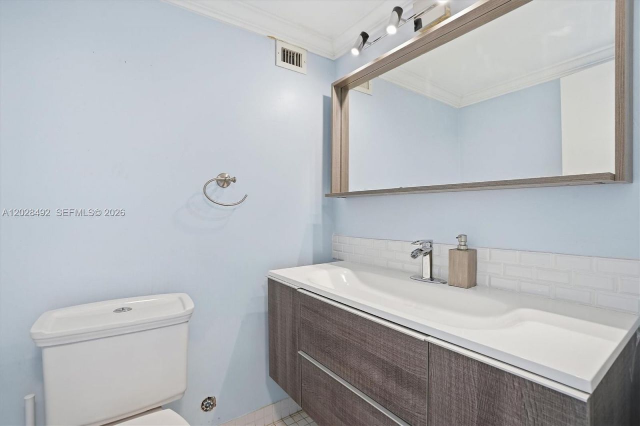 8233 Harding Ave , Unit 504, Miami Beach, FL 33141 Photo