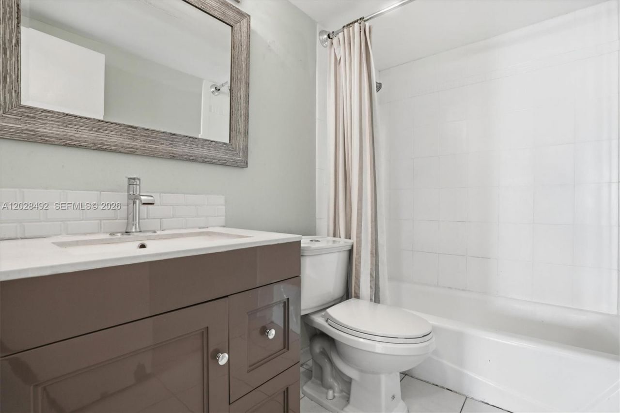 8233 Harding Ave , Unit 504, Miami Beach, FL 33141 Photo