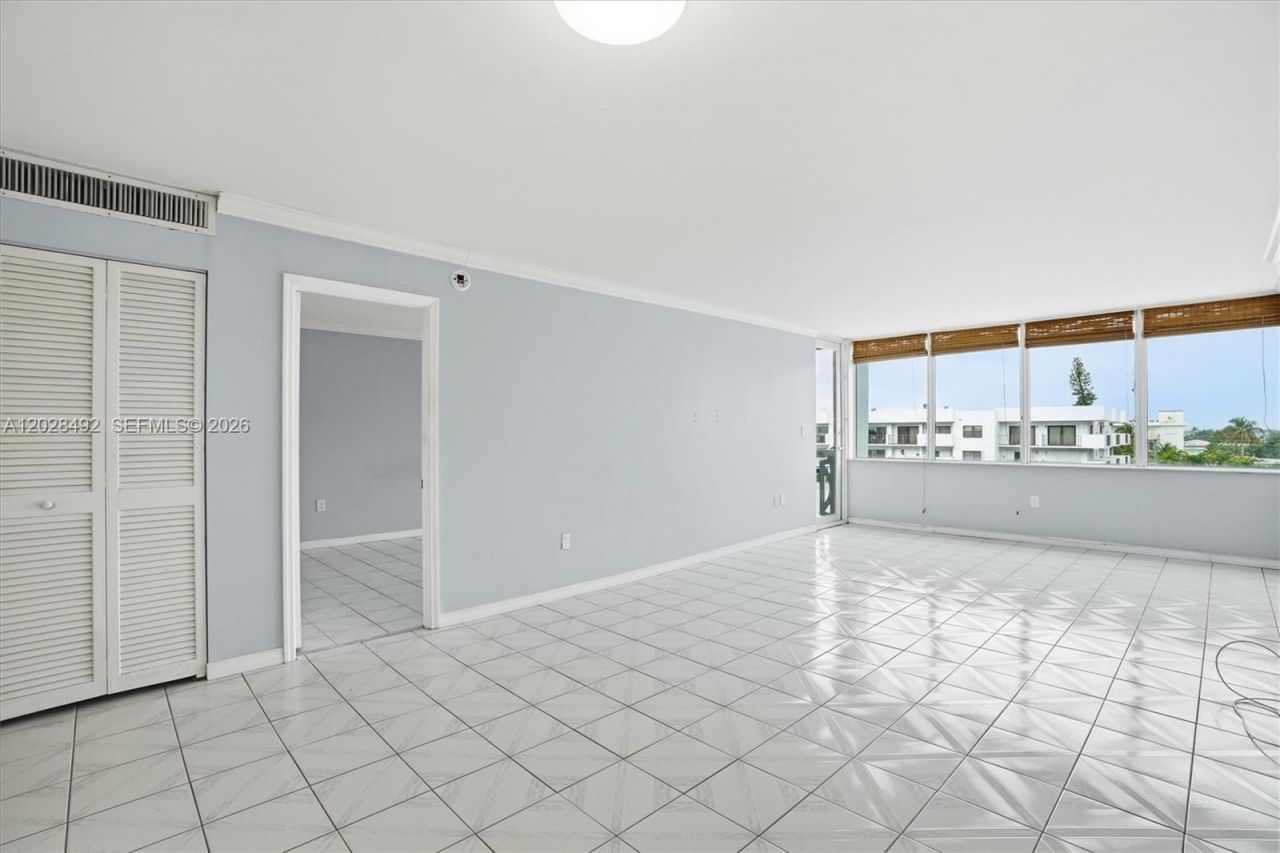 8233 Harding Ave , Unit 504, Miami Beach, FL 33141 Photo