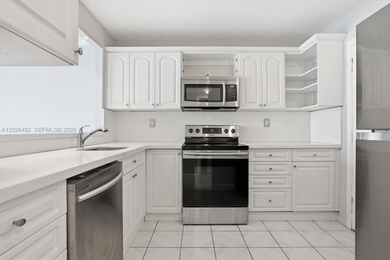 8233 Harding Ave , Unit 504, Miami Beach, FL 33141 Photo