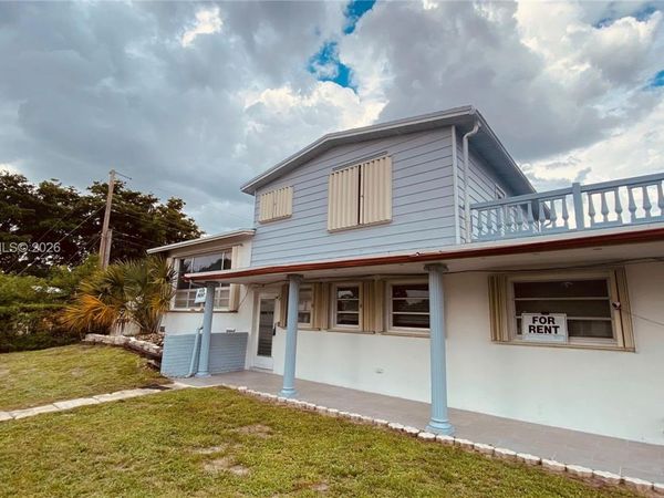 141 Mcarthur Pkwy, Unit A, Pembroke Pines, FL 33024
