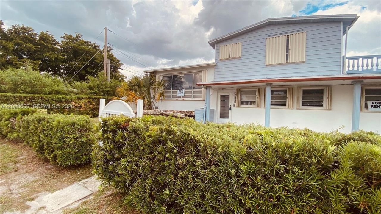 141 Mcarthur Pkwy, Unit A, Pembroke Pines, FL 33024 Photo