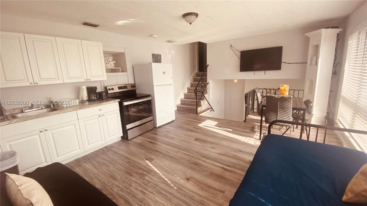 141 Mcarthur Pkwy, Unit A, Pembroke Pines, FL 33024 Photo