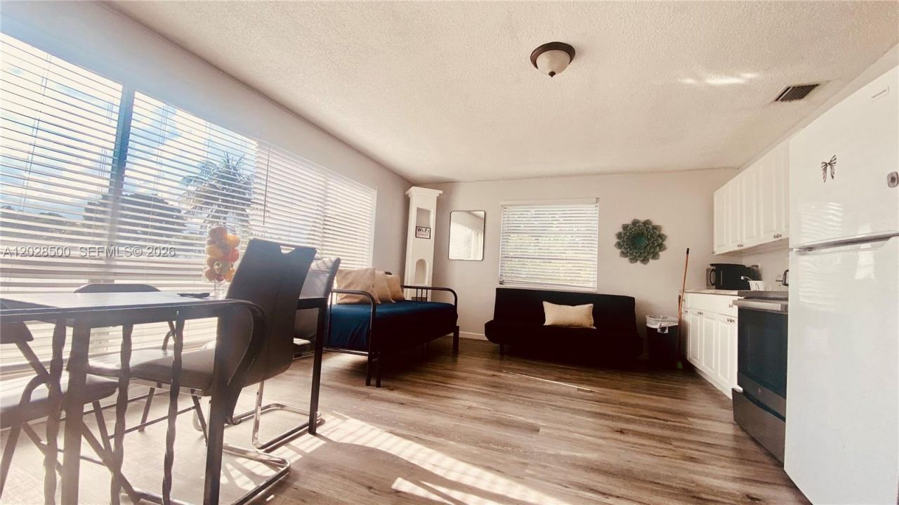 141 Mcarthur Pkwy, Unit A, Pembroke Pines, FL 33024 Photo