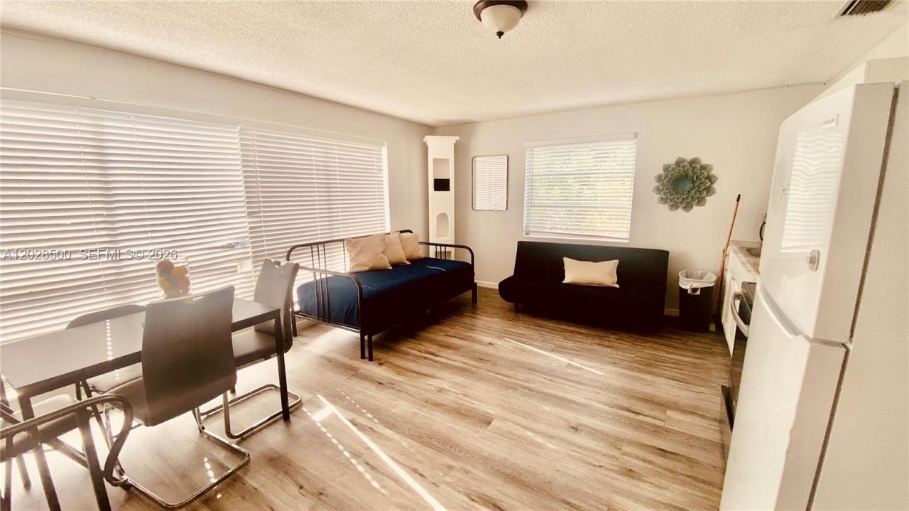 141 Mcarthur Pkwy, Unit A, Pembroke Pines, FL 33024 Photo