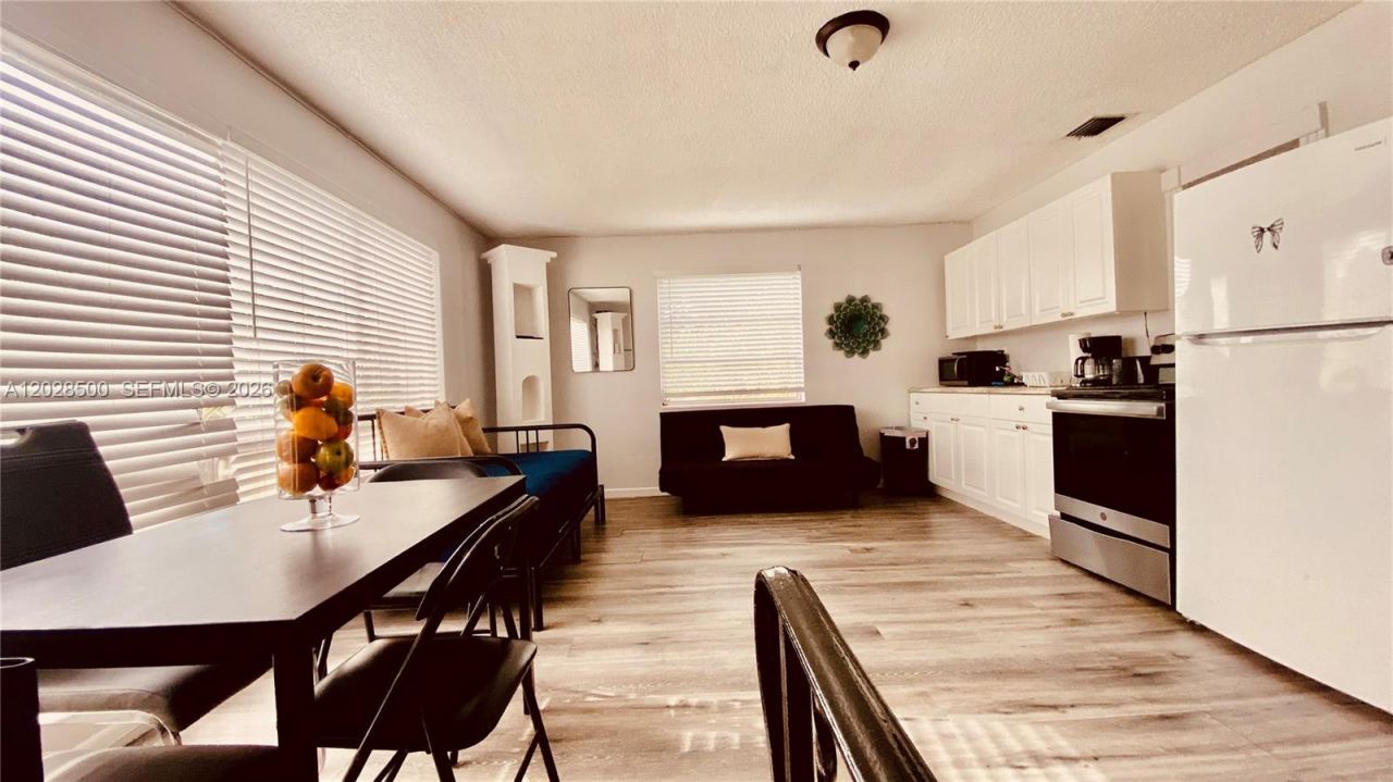 141 Mcarthur Pkwy, Unit A, Pembroke Pines, FL 33024 Photo