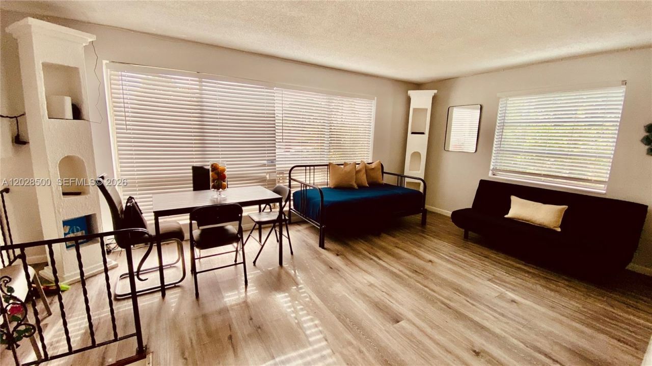 141 Mcarthur Pkwy, Unit A, Pembroke Pines, FL 33024 Photo