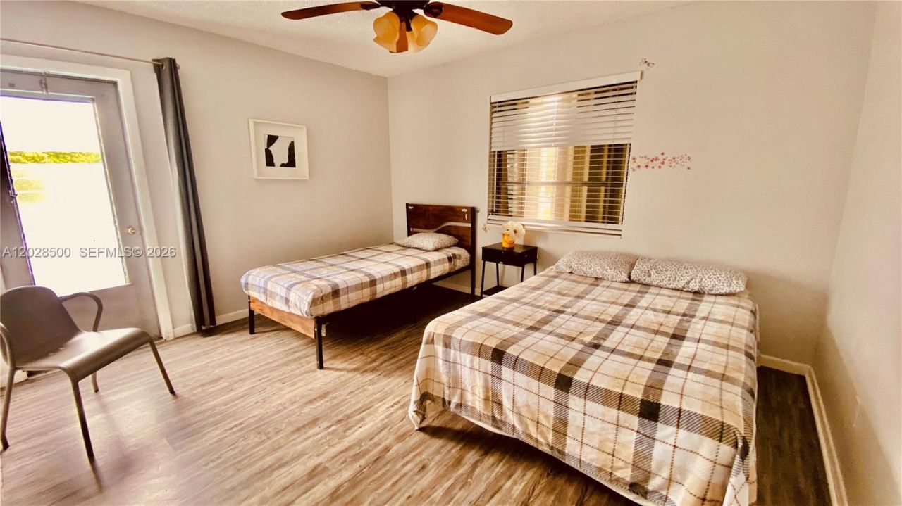 141 Mcarthur Pkwy, Unit A, Pembroke Pines, FL 33024 Photo