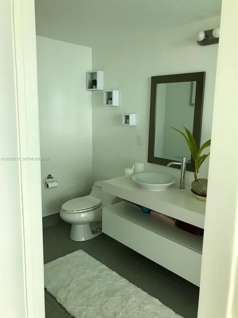 92 SW 3rd St, Unit 3712, Miami, FL 33130 Photo