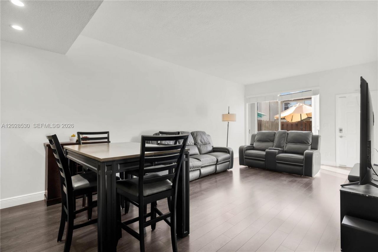 9581 SW 3rd St , Pembroke Pines, FL 33025 Photo