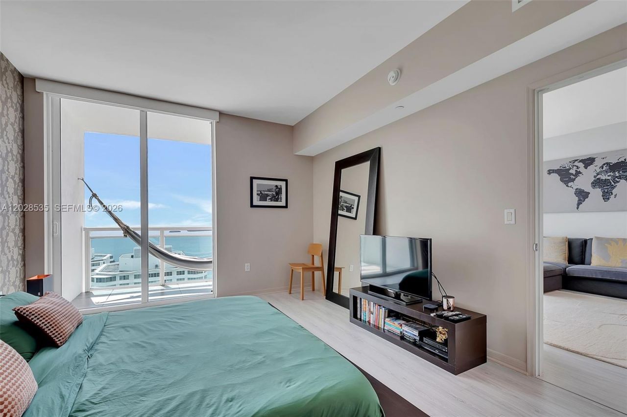 951 Brickell Ave , Unit 2406, Miami, FL 33131 Photo